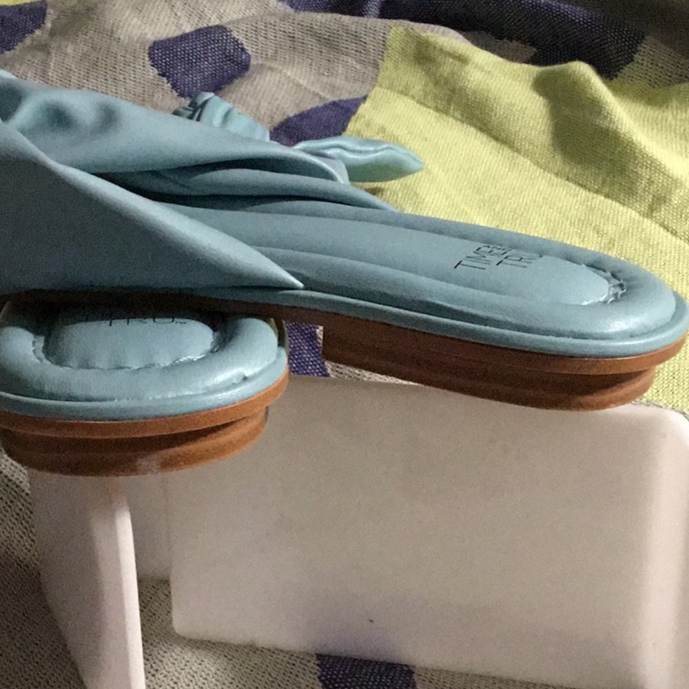 Slippers size 7 - Picture 4 of 5